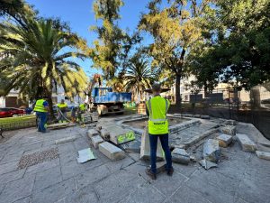 Recogida de materiales en la plaza de la Magdalena